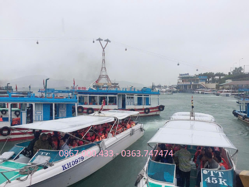 Thuê Tàu/ Cano riêng theo nhu cầu về số lượng khách và tuyến đảo