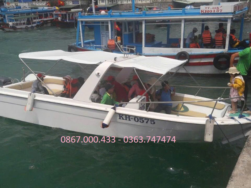 Thuê cano ngắm đảo tiết kiệm thời gian và riêng tư