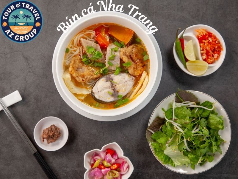 Đi Nha Trang ăn gì Bún cá Nha Trang nổi bật với chả cá giòn dai và nước dùng ngọt thanh